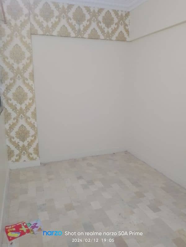 flat for sale 2 bed loun Fariyal Paradise jouhar block 19 40lac leasd 4