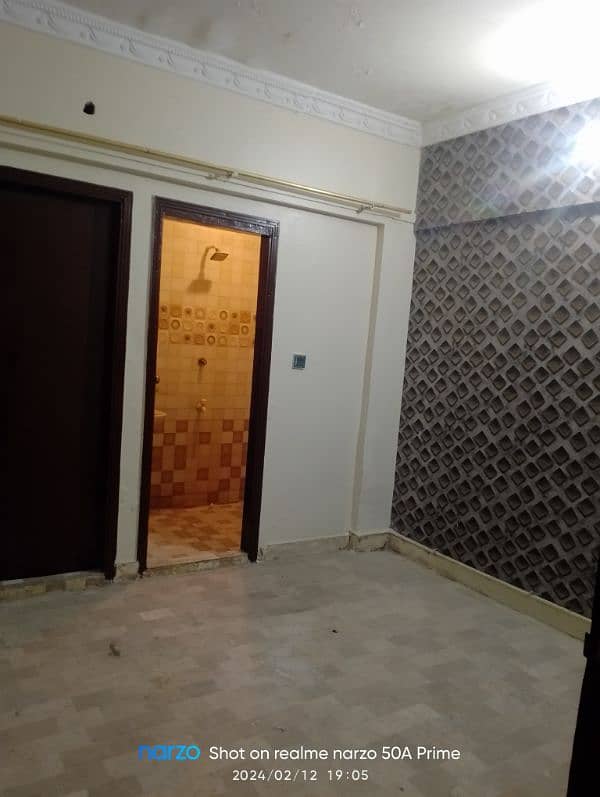 flat for sale 2 bed loun Fariyal Paradise jouhar block 19 40lac leasd 5