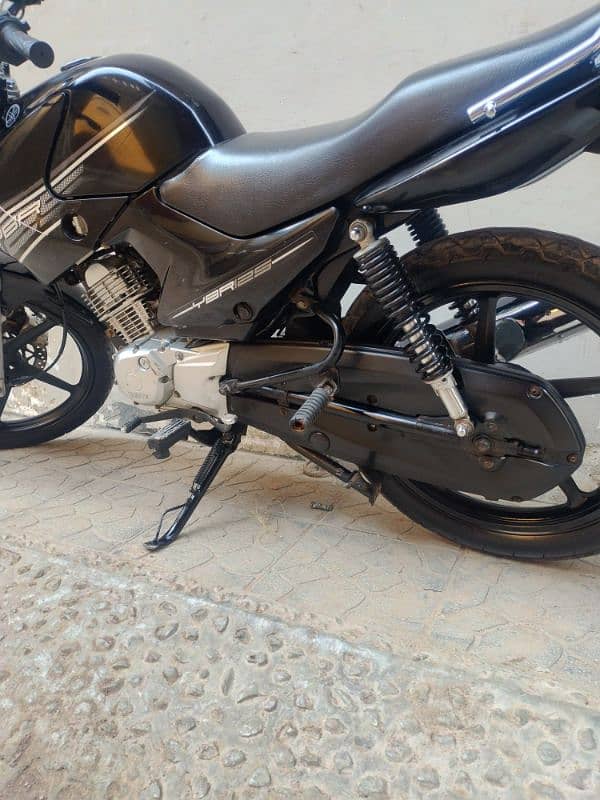 Yamaha YBR 125 black color karachi number 2