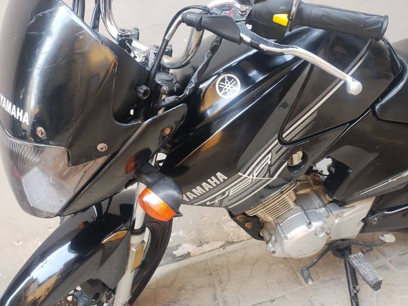 Yamaha YBR 125 black color karachi number 4