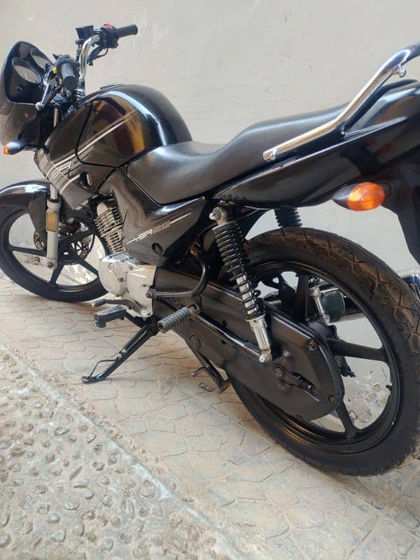 Yamaha YBR 125 black color karachi number 5