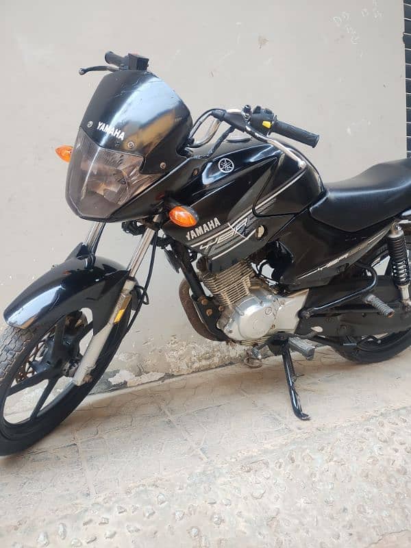 Yamaha YBR 125 black color karachi number 7