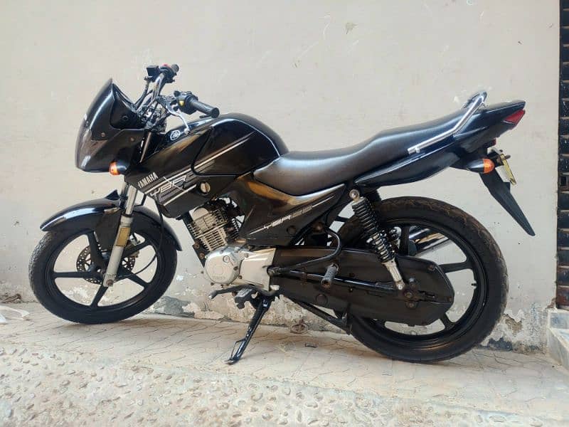 Yamaha YBR 125 black color karachi number 9