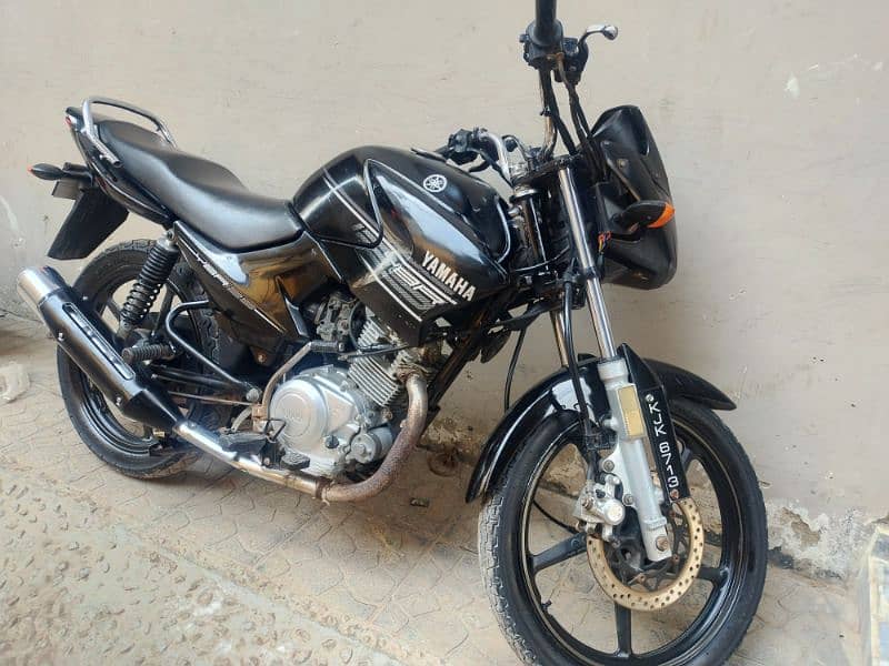 Yamaha YBR 125 black color karachi number 10