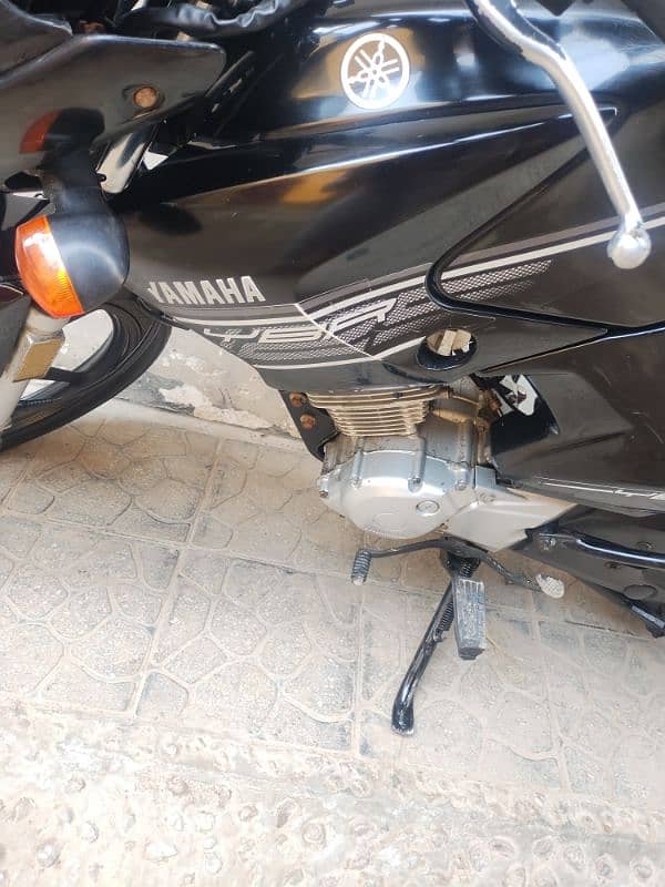 Yamaha YBR 125 black color karachi number 11