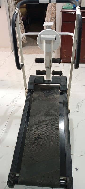 Manual Treadmill. 1