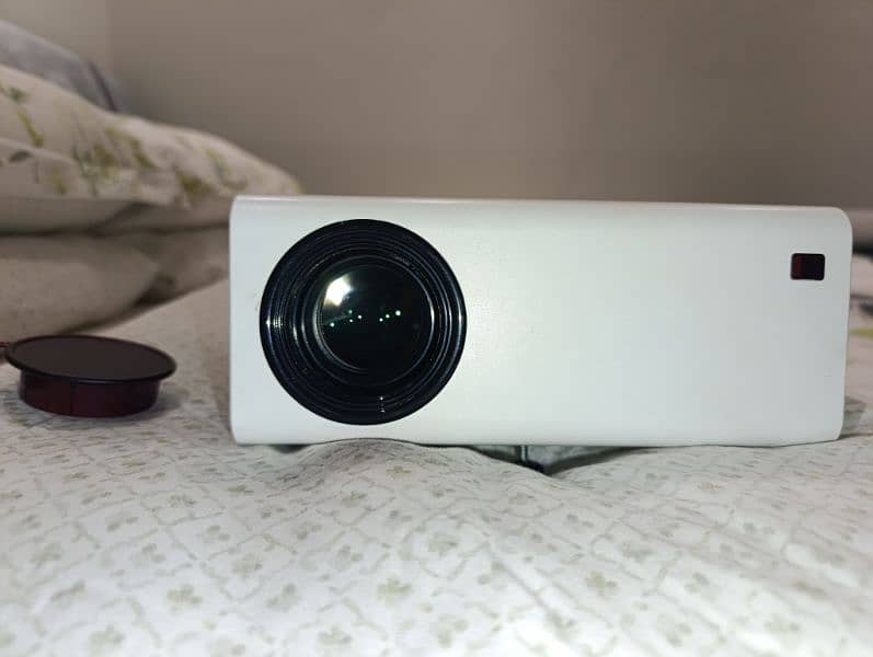 Full HD Multimedia Projector with Built-in Speaker and High Brightness 1