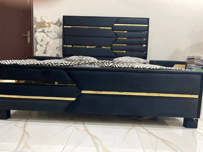 bed set with 2 side tables black colour 1