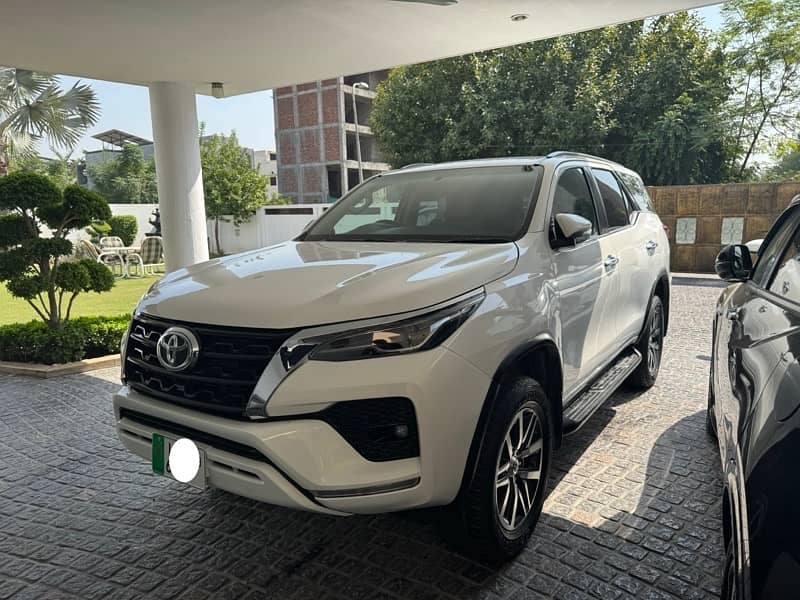 Toyota Fortuner 2.7 VVTI Model 2018 Bumper To Bumper Original Paint 2