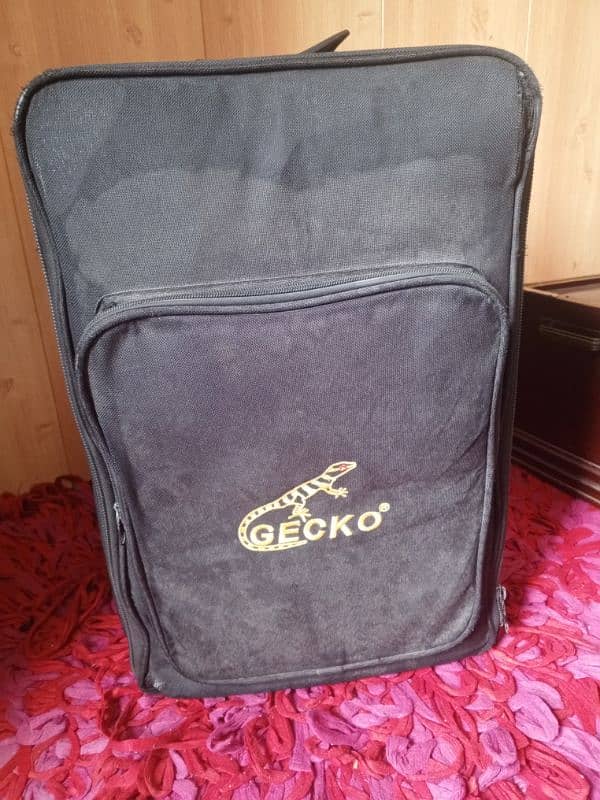 Gecko Cajon with Pickup for Sale with Padded Bag - perfect condition. 0