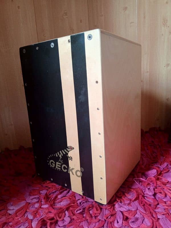 Gecko Cajon with Pickup for Sale with Padded Bag - perfect condition. 1