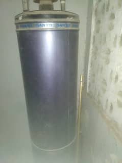 Sanyo deluxe gasgeyser 30 gallon