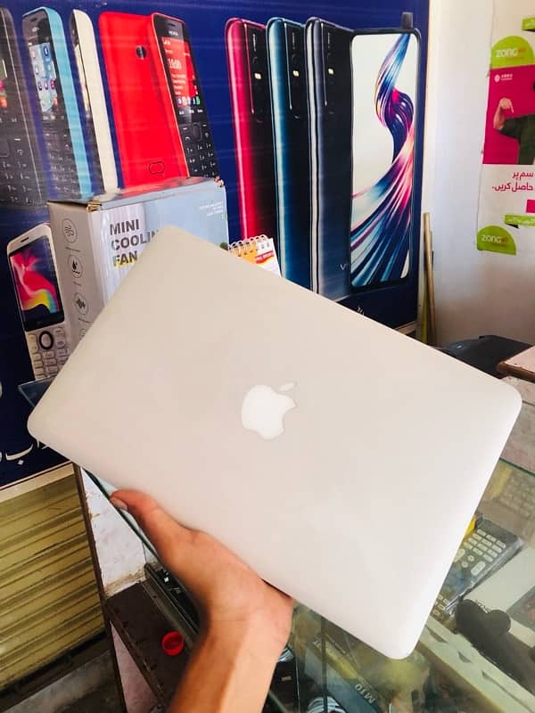 Apple Macbook Air 2015 Look Like New 0