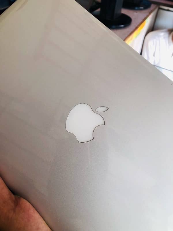 Apple Macbook Air 2015 Look Like New 1