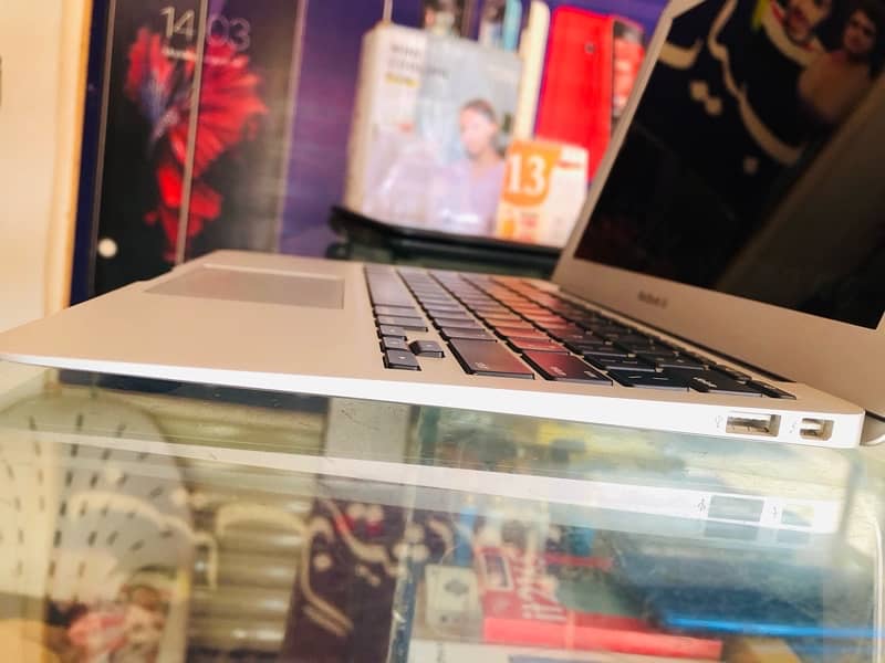 Apple Macbook Air 2015 Look Like New 6