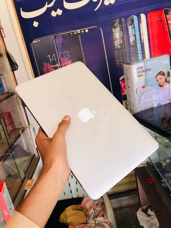 Apple Macbook Air 2015 Look Like New 9