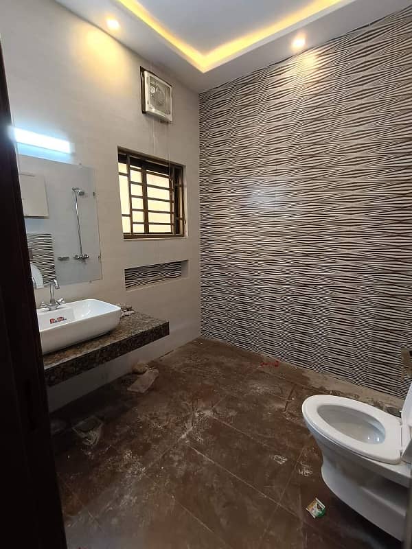 Basement and First Floor For Rent in Bahria Town Lahore 2