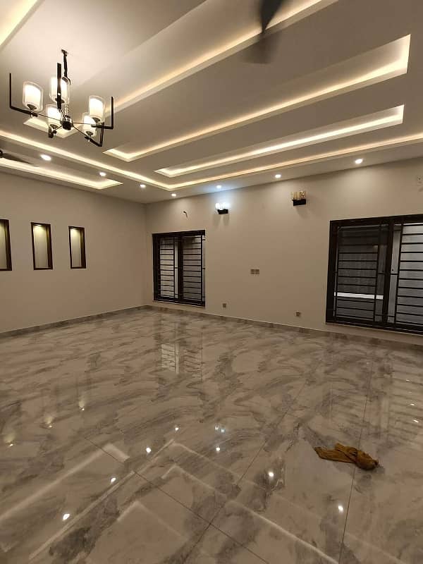 Basement and First Floor For Rent in Bahria Town Lahore 11