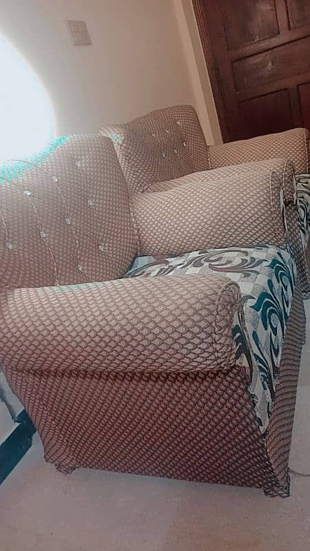 5 seater sofa in good condition 4