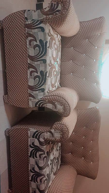 5 seater sofa in good condition 7