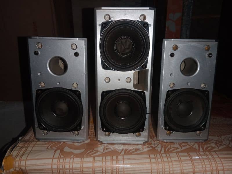 center and soround speaker 2