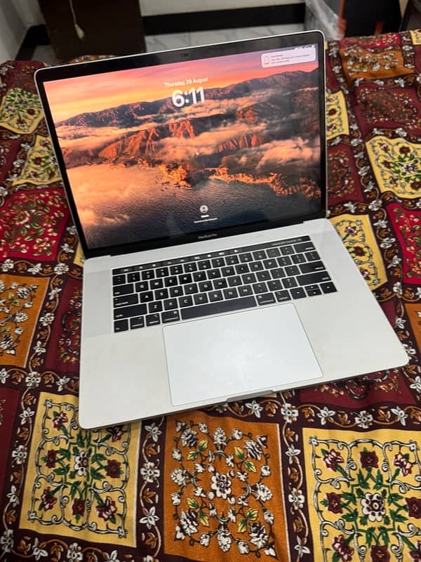 apple MacBook pro A1990 corei7 8750H 2ram 16gb hdd 251SSD BTRY 8