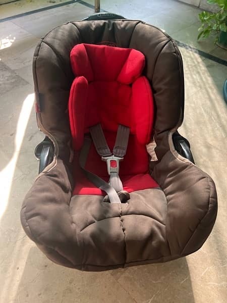 Graco baby cot/car seat 2