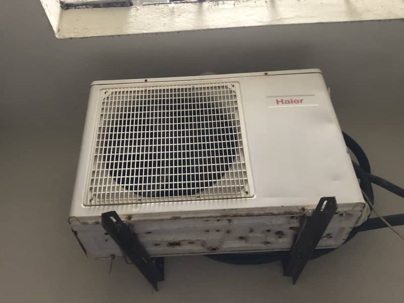 Haier 1 Ton AC 4