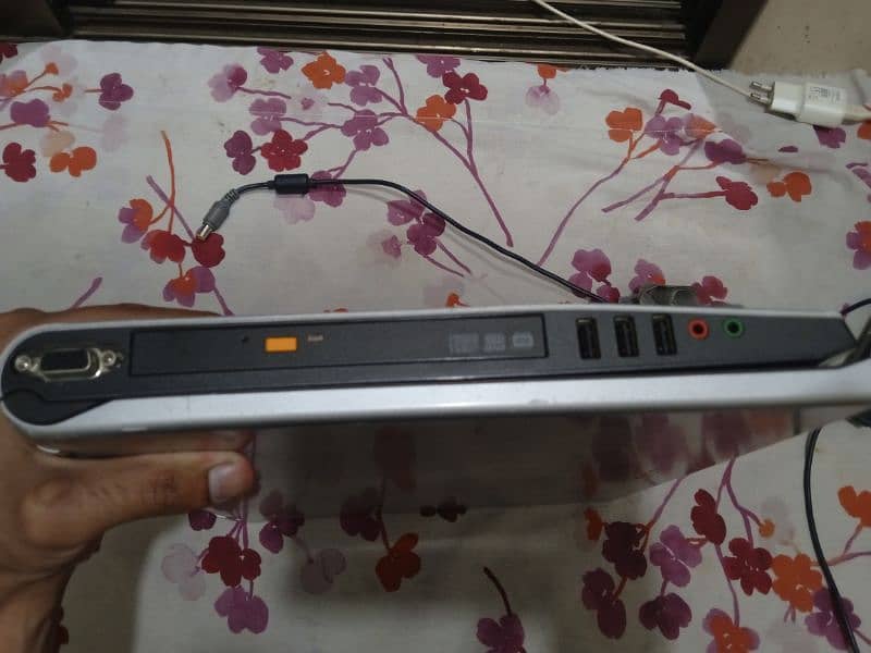 Lenovo laptop C3000 model ha with original charger 6