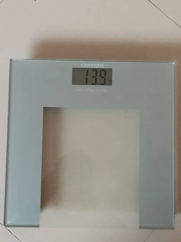 Digital Glass Scale 1