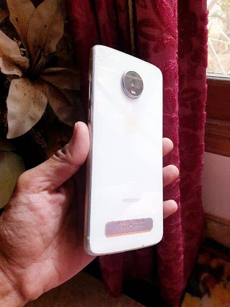 moto z4 03152153789 3