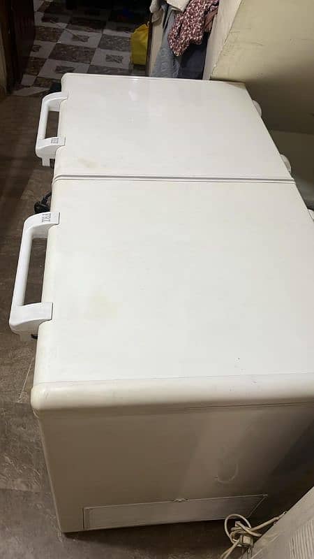 Haier deep freezer 2 door 4