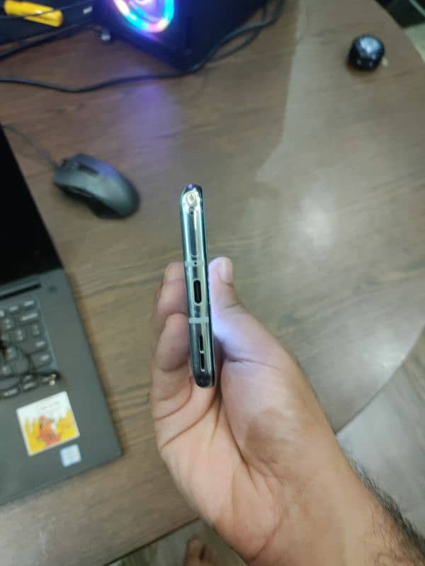 One Plus 9R 8/128 Front Back Cracked 5