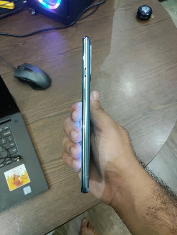 One Plus 9R 8/128 Front Back Cracked 7