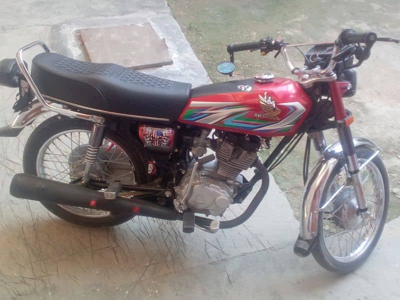 HONDA 125 IN LUSH CONDITION**** 1