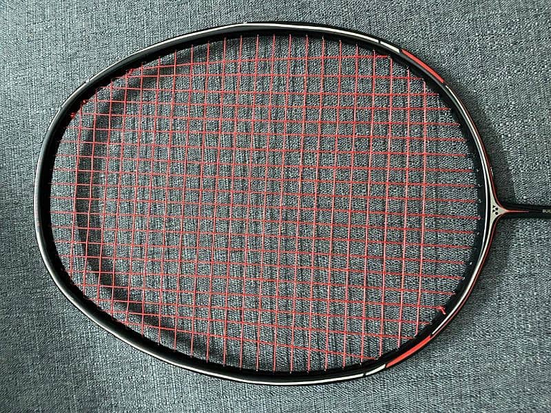 Yonex 82 gram racket 29 lbs tension carbon graphite 21 0