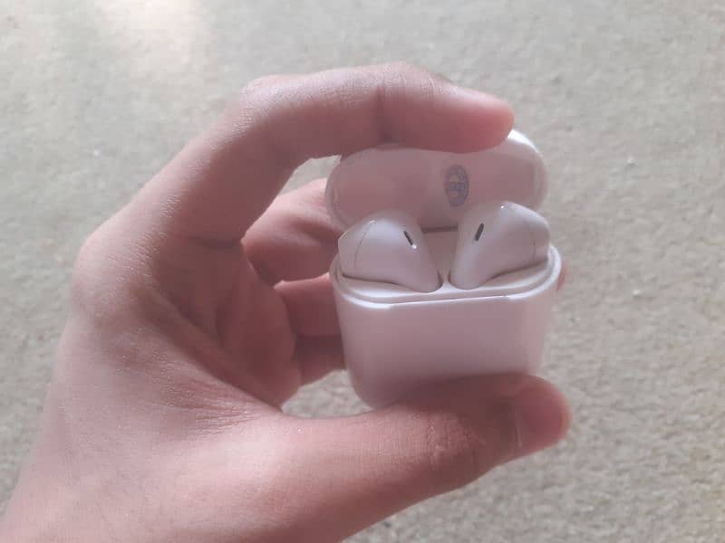 two i9s airpods 4