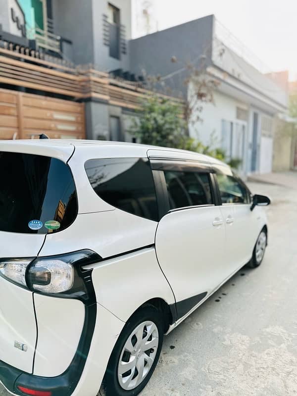 Toyota Sienta 2016 4