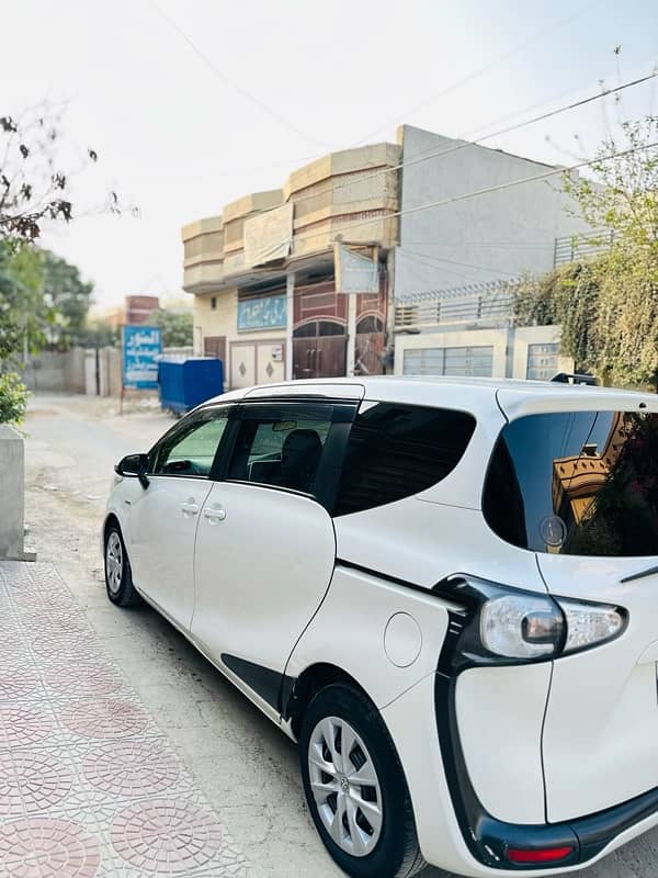 Toyota Sienta 2016 5