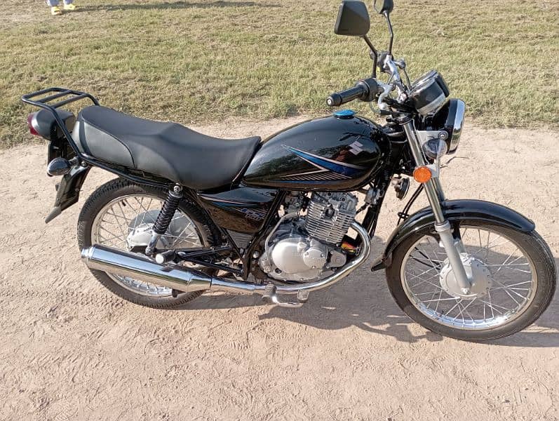 Almost New Suzuki Gs 150.10/10 condition. Only 123 km driven. 5