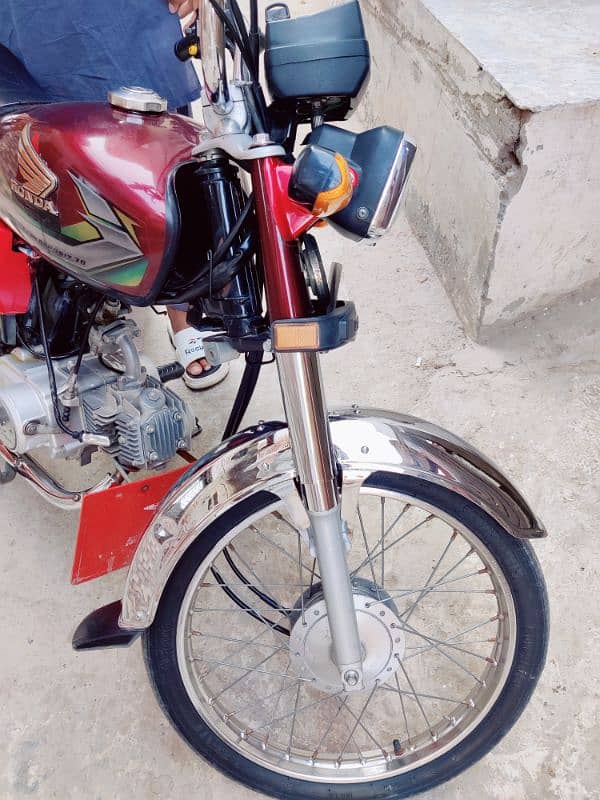 Honda CD70 4