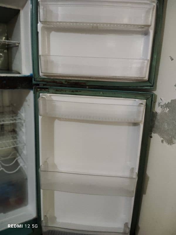 waves fridge good condition 7