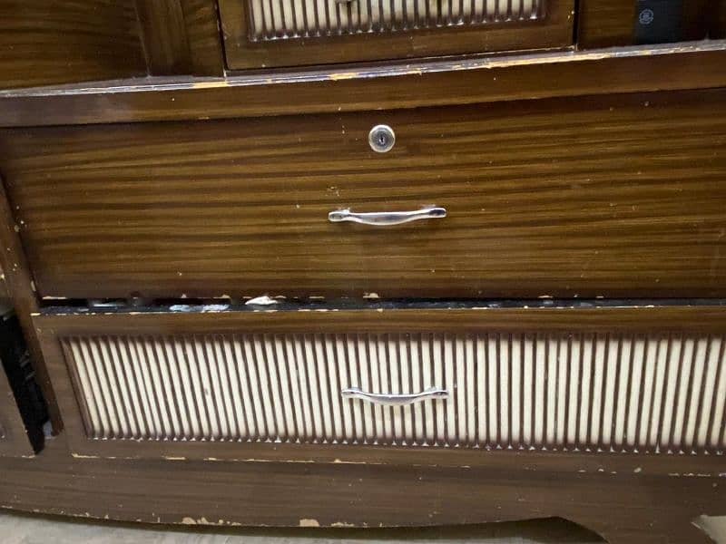 Dressing Table with 2 mirrors and one key lock 3