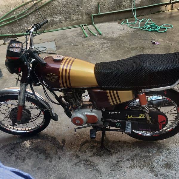 Honda 125  2016 model in jeniun condition all documents clear 0