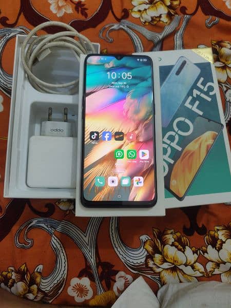 oppo f15 8ram 128 ,,with box charger 1