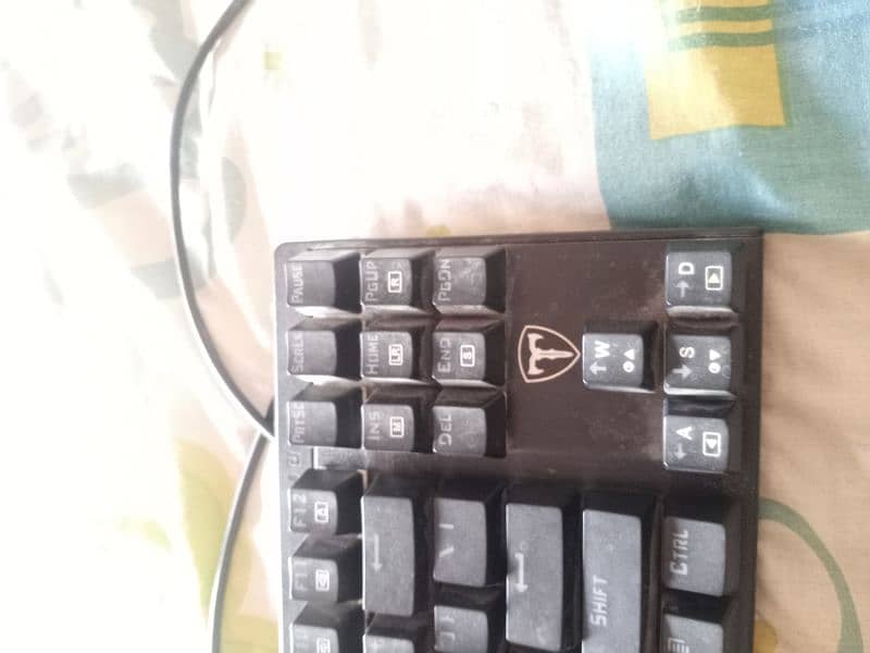 Gaming Keyboard for sale (T dagger) 2