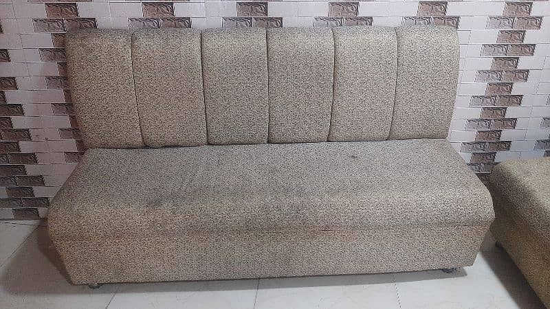 Sofa set of 4 pieces. . . 1