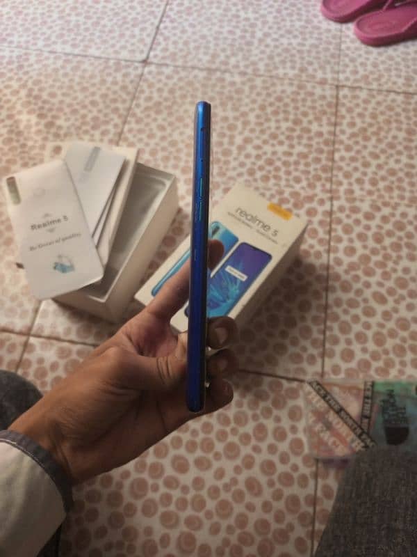 realme 5 4/64 with box 3