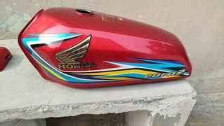 Honda 125 2018 model Original fuel tank and side cover