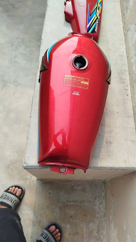 Honda 125 2018 model Original fuel tank and side cover 1